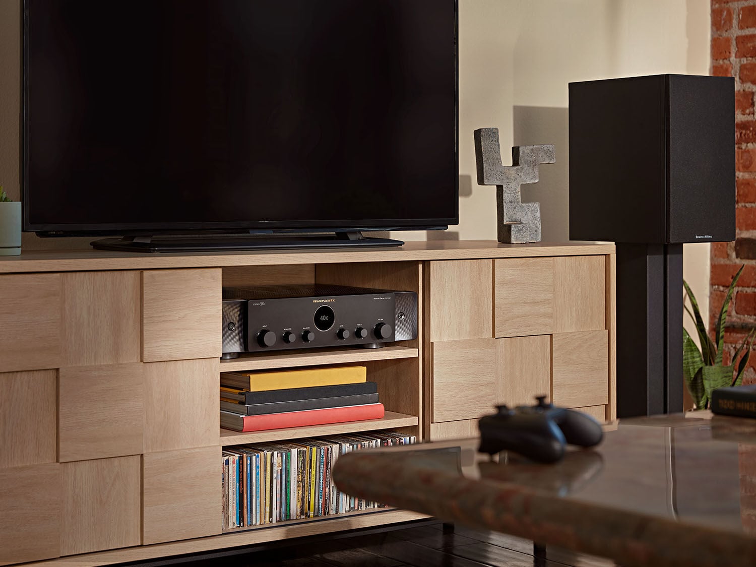 STEREO 70s - Slim and Elegant Design