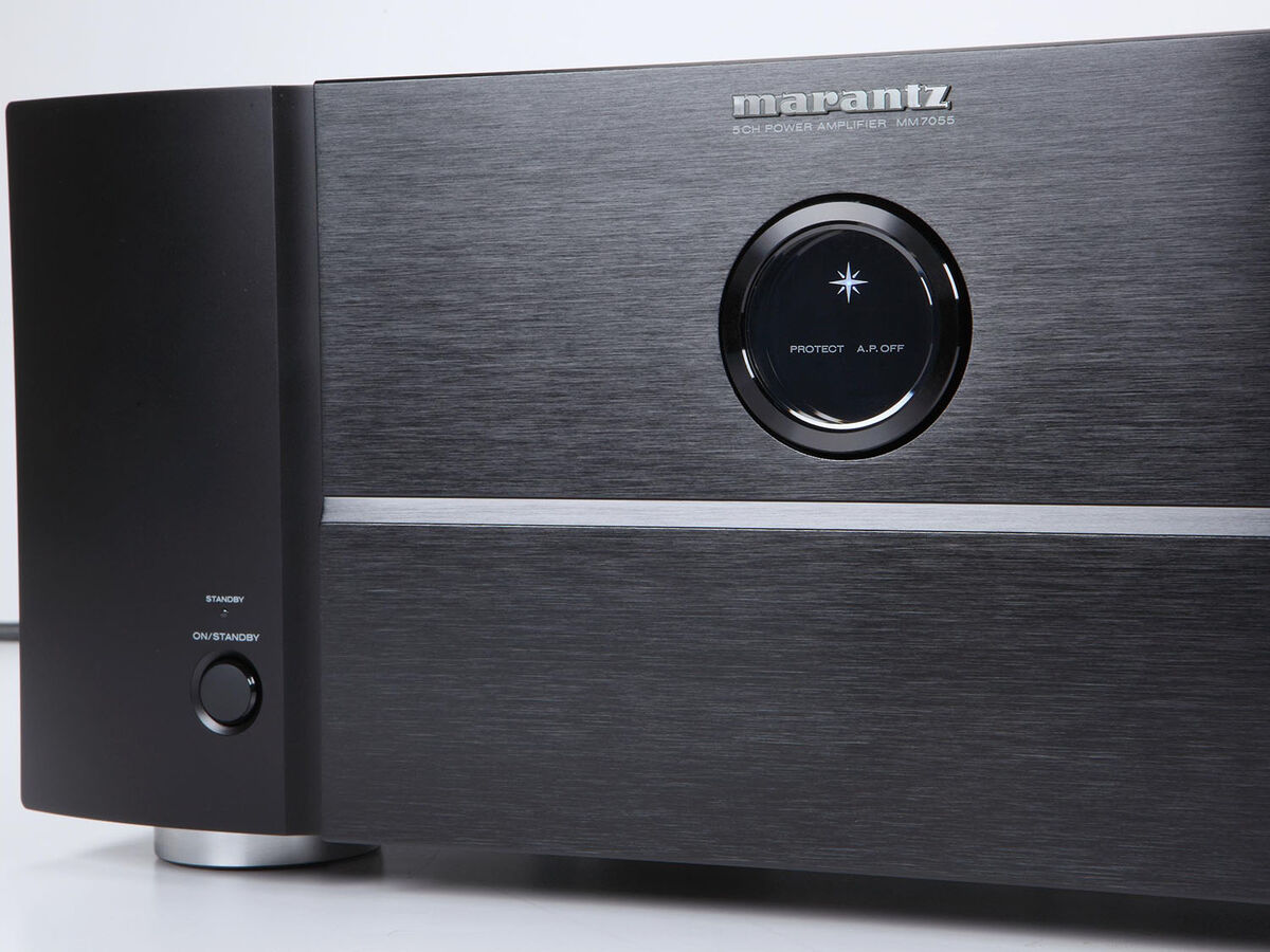 Передняя панель усилителя Marantz MM7055