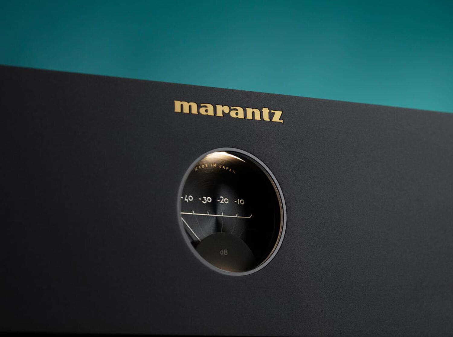 Detailed AMP 30 with teal background