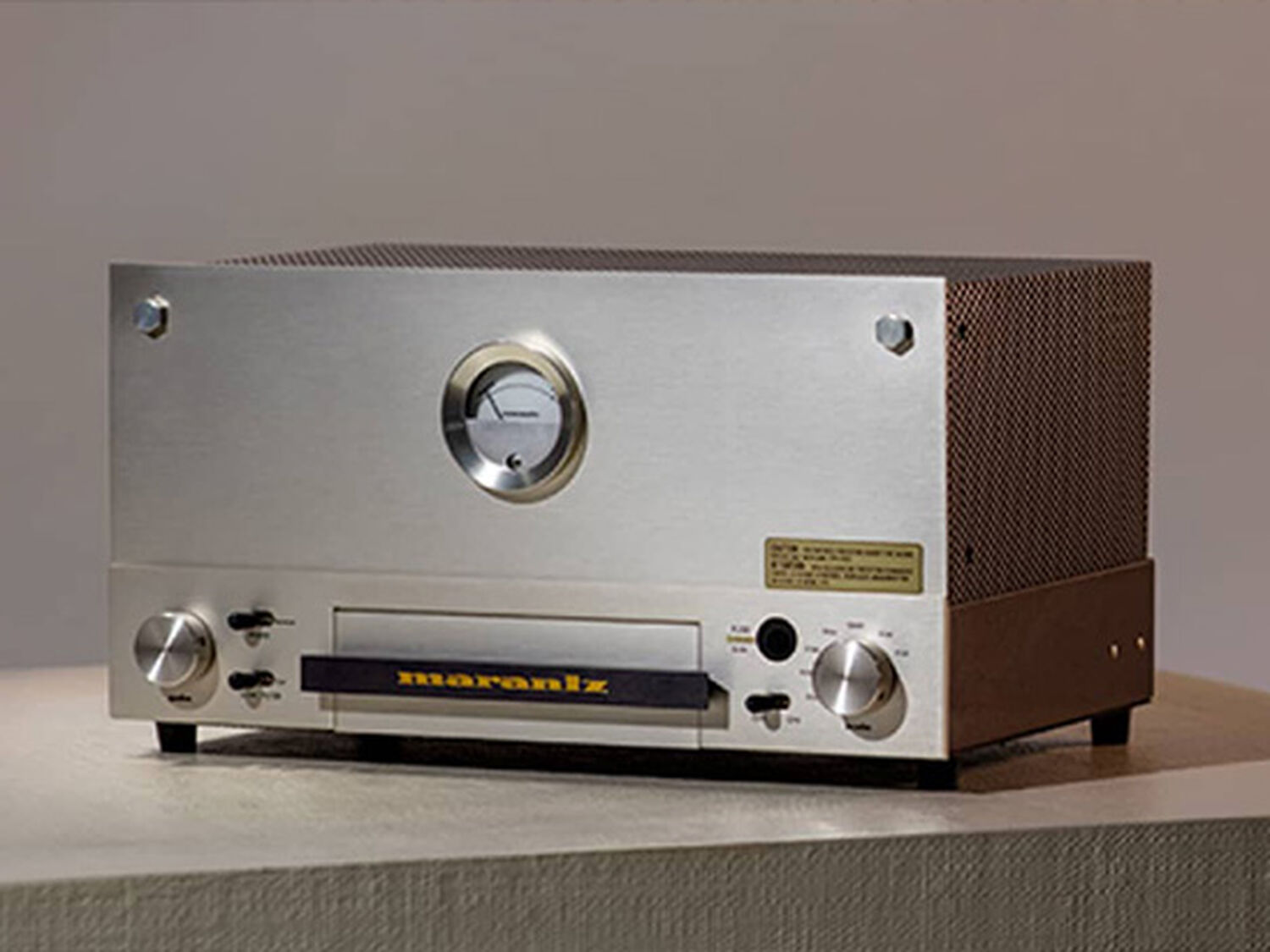 Model 9 facing diagonally left on a beige table