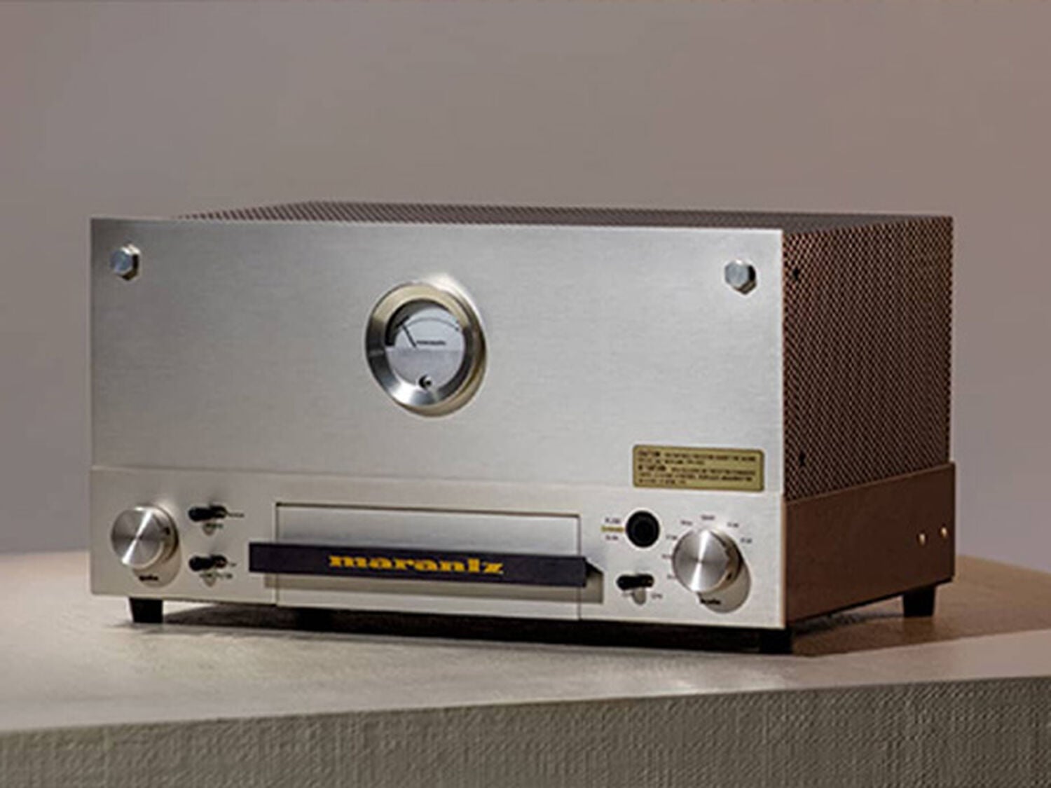 Model 9 facing diagonally left on a beige table