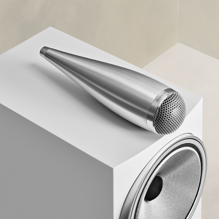 702 S3, White, dynamic