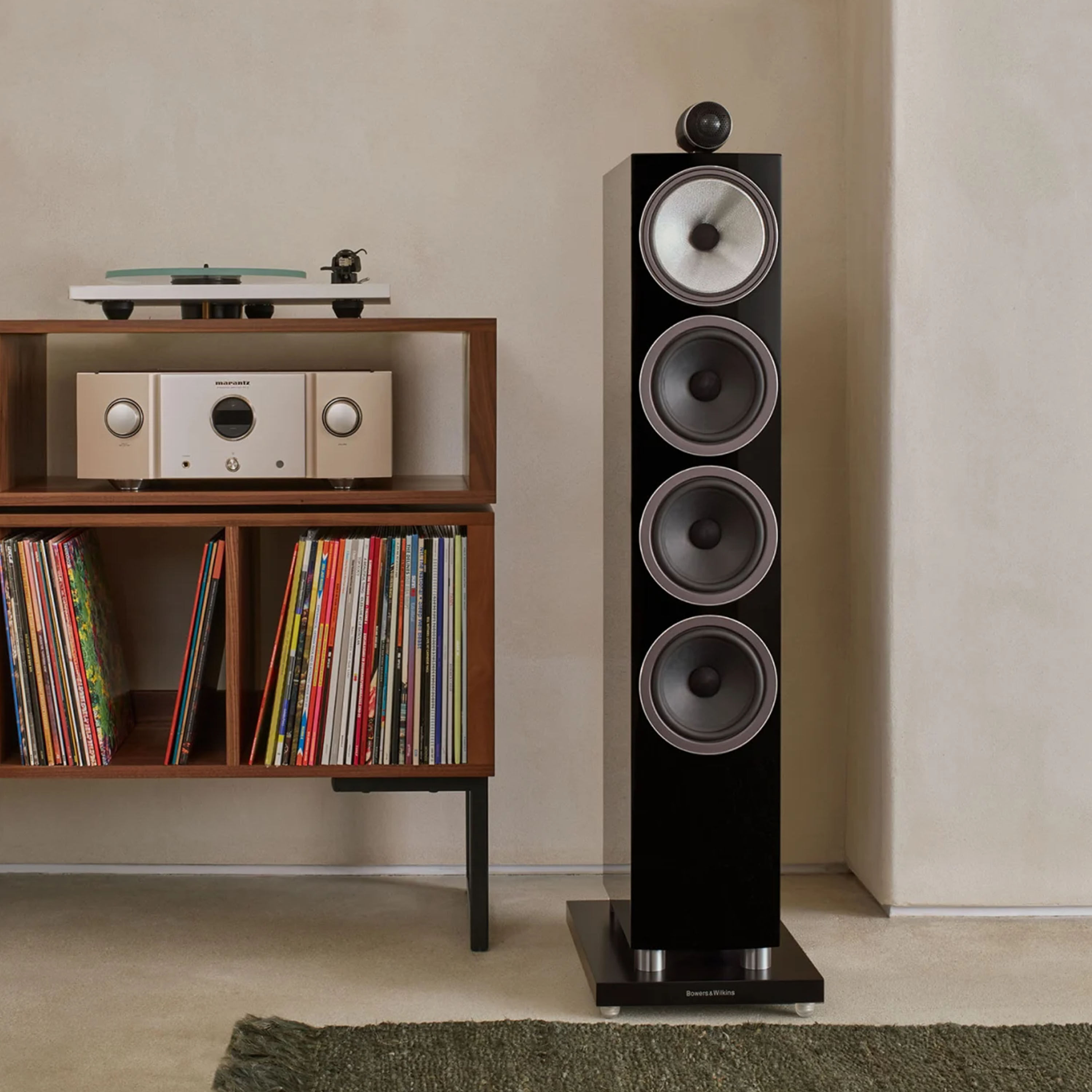 702 S3 - High-performance 700 Series floor-standing speakers