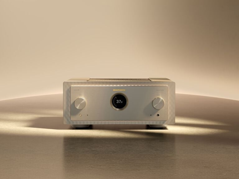 MODEL 10 Gold Lifestyle