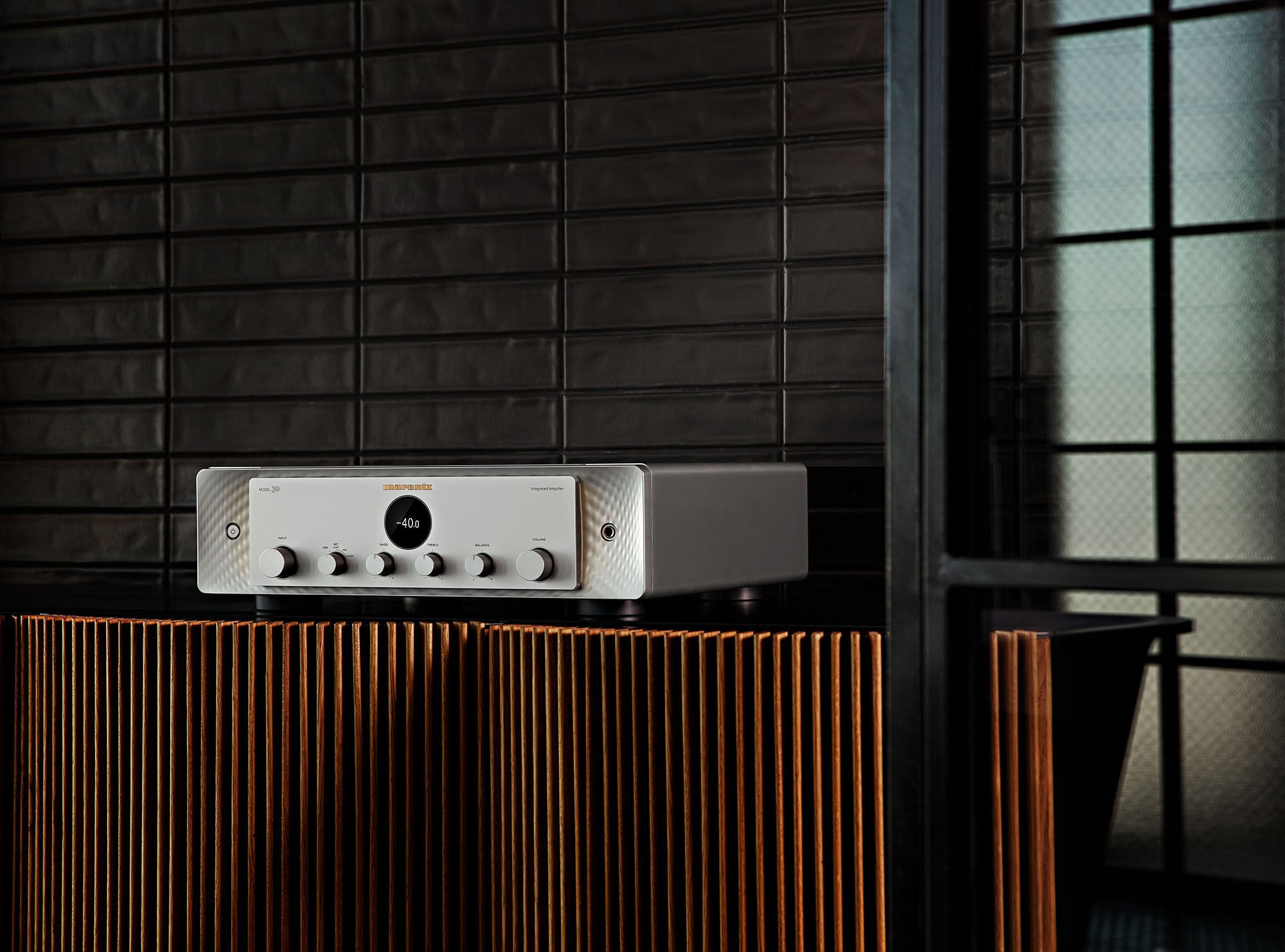 MODEL 30 - プリメインアンプ | Marantz - 日本