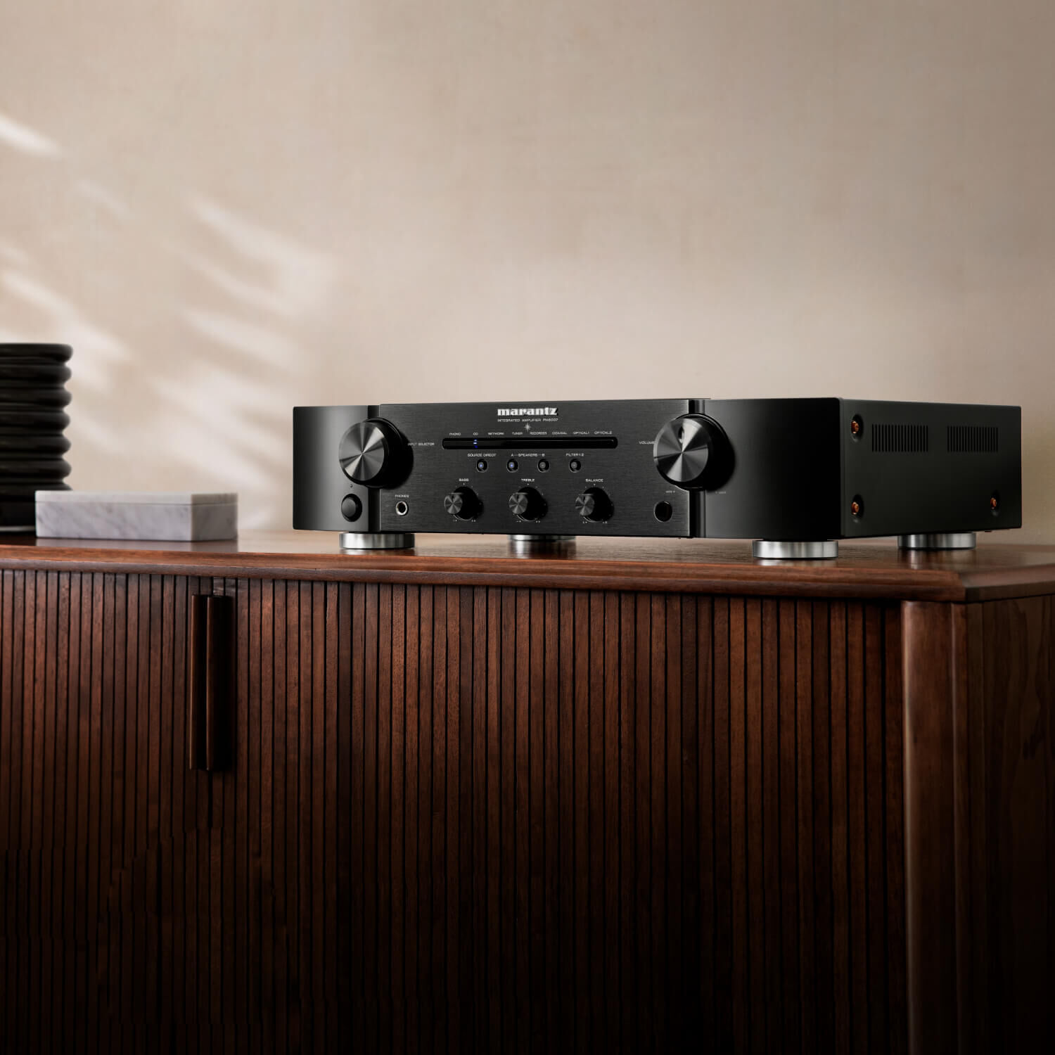 PM6007 - Slimline Integrated Stereo Amplifier with 45W | Marantz