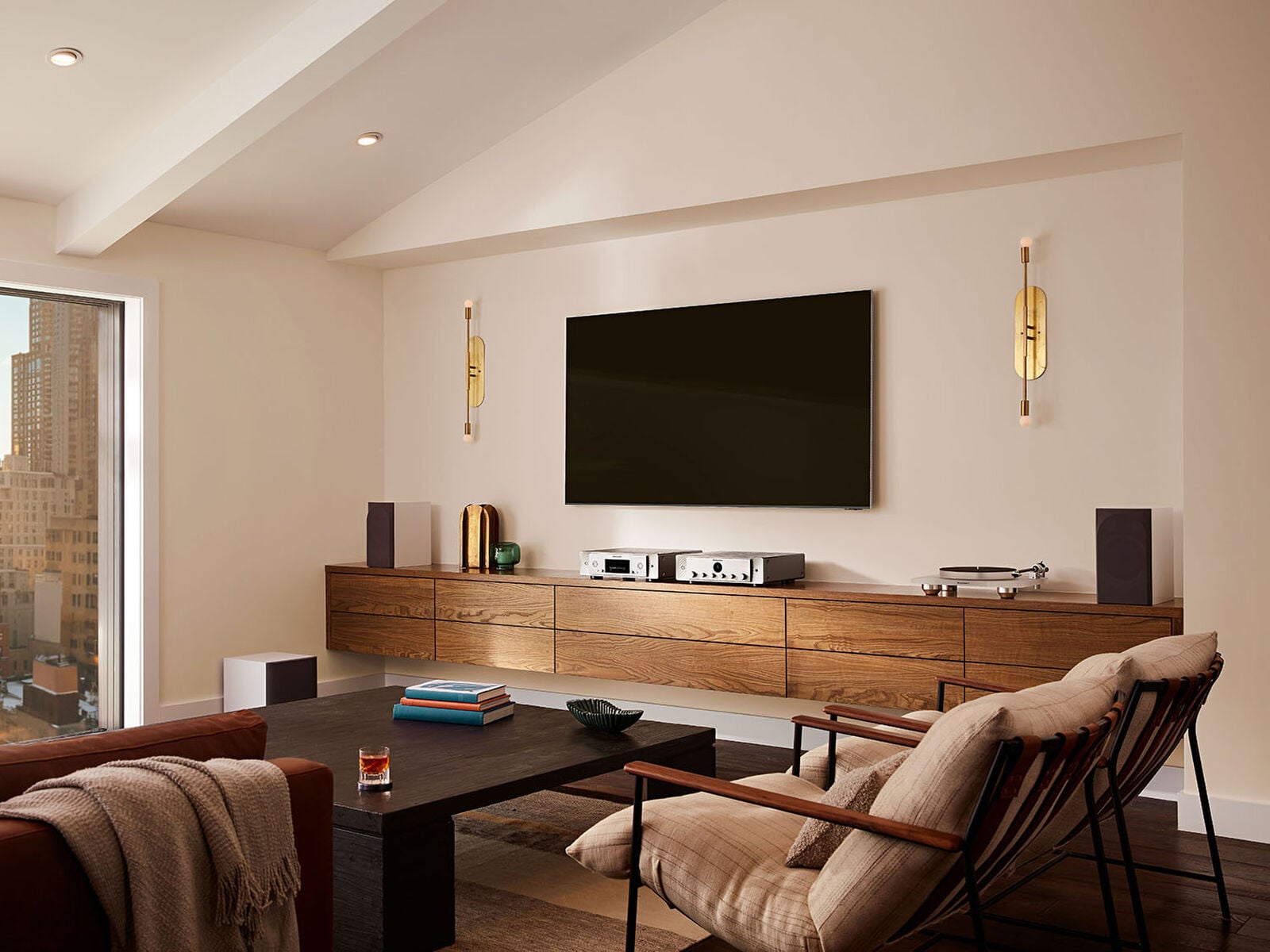 Marantz CD 50n in a living room with a TV