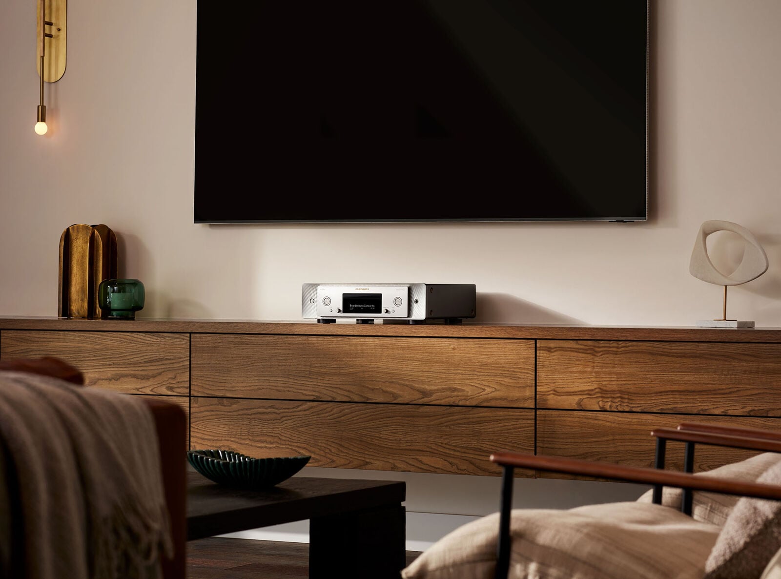 Marantz CD 50n Silver Gold in a living room