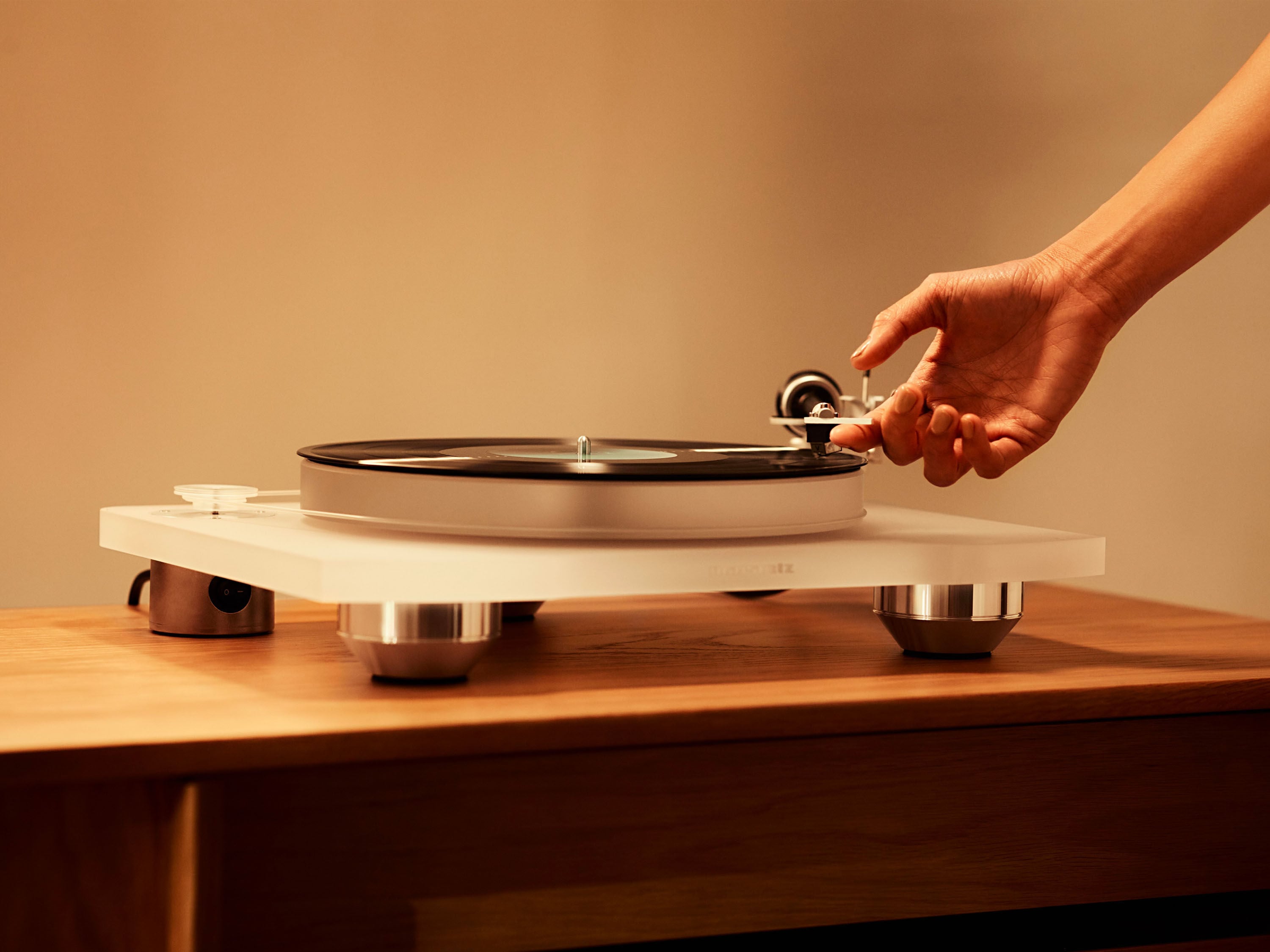 TT-15S1 - Reference Belt Drive Turntable with Cartridge | Marantz